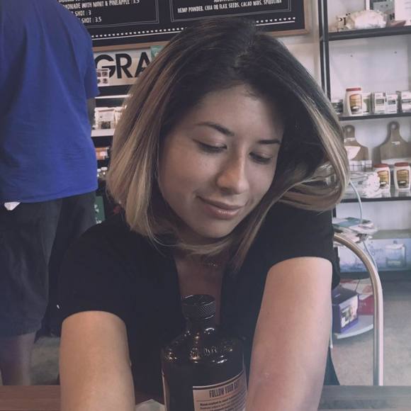 Meet your Posher, Daniela - Picture 1 of 1